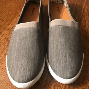 Gray cloth flats